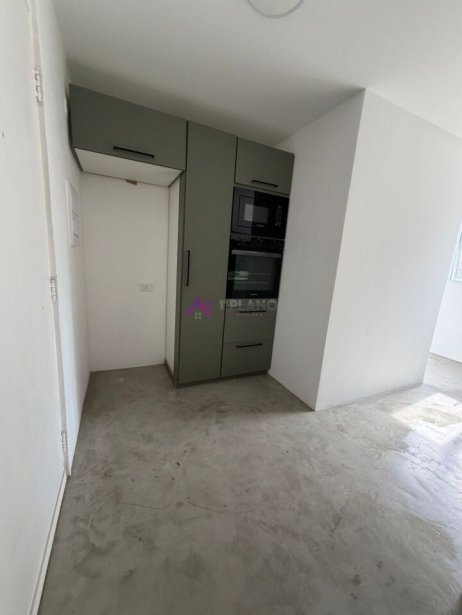 PP1800013.jpg